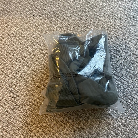 NWT Olive Green Sweatshirt - Picture 5 of 5